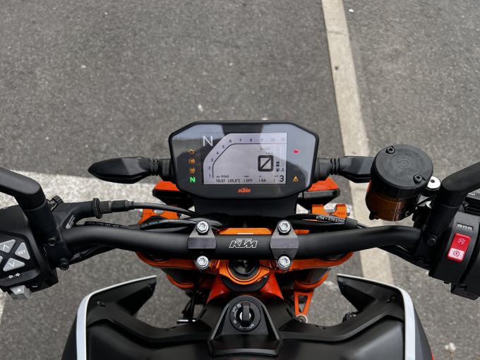 KTM 890 DUKE R 4
