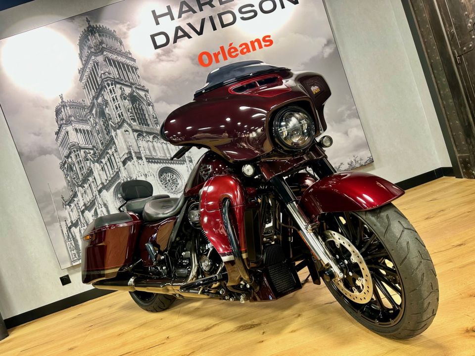 HARLEY-DAVIDSON TOURING STREET GLIDE 1923 CVO  4