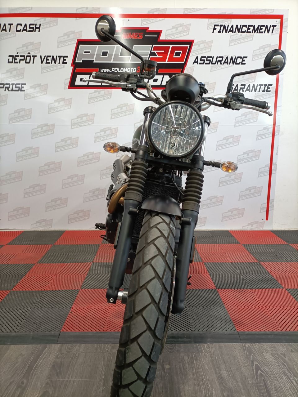 TRIUMPH STREET SCRAMBLER  900 4