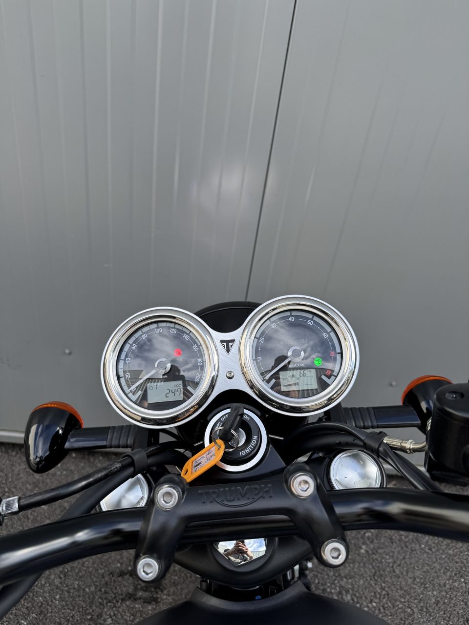 TRIUMPH Bonneville T120 Black 4