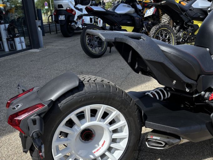 CAN-AM SPYDER 4