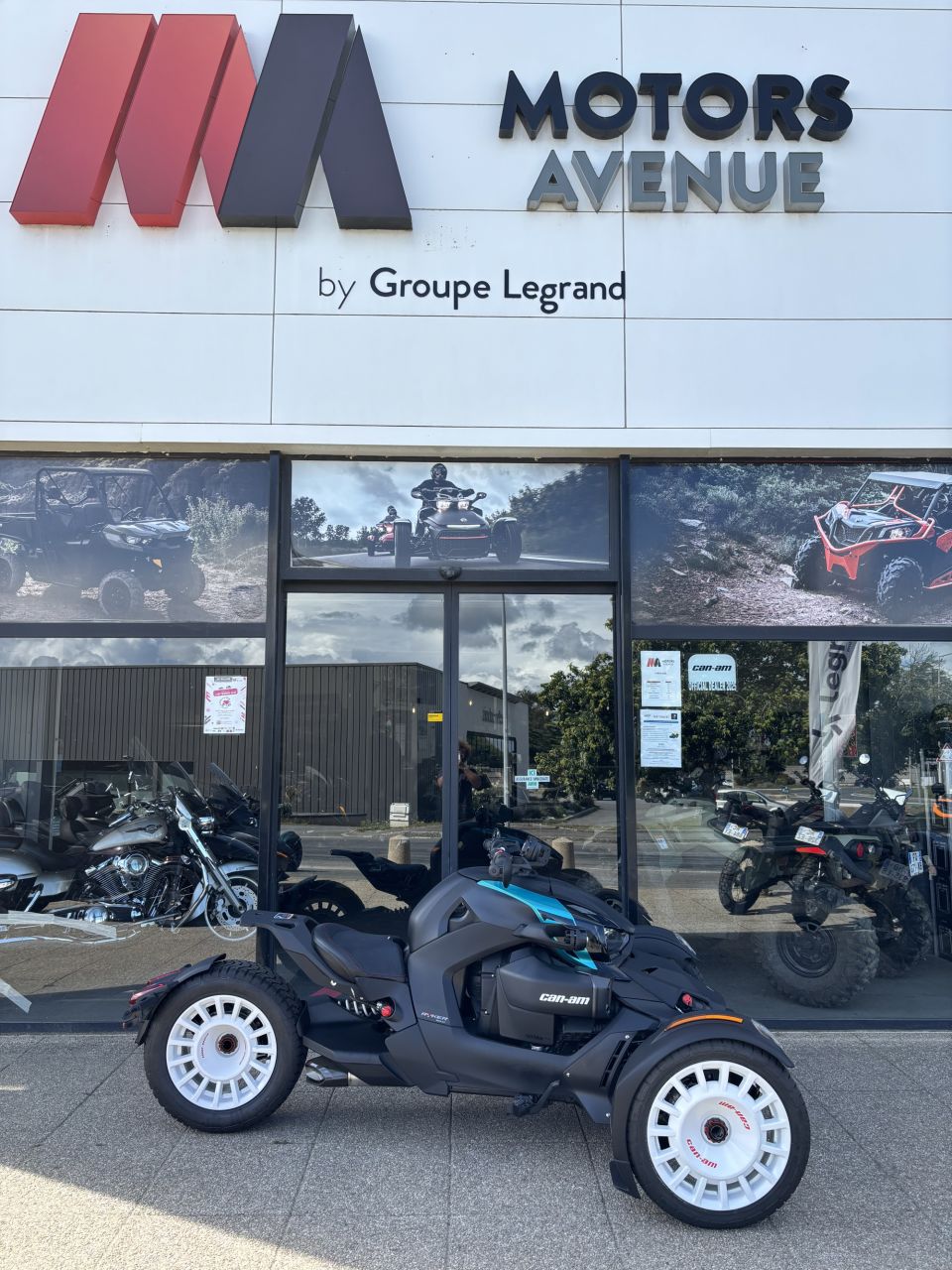 CAN-AM SPYDER 4