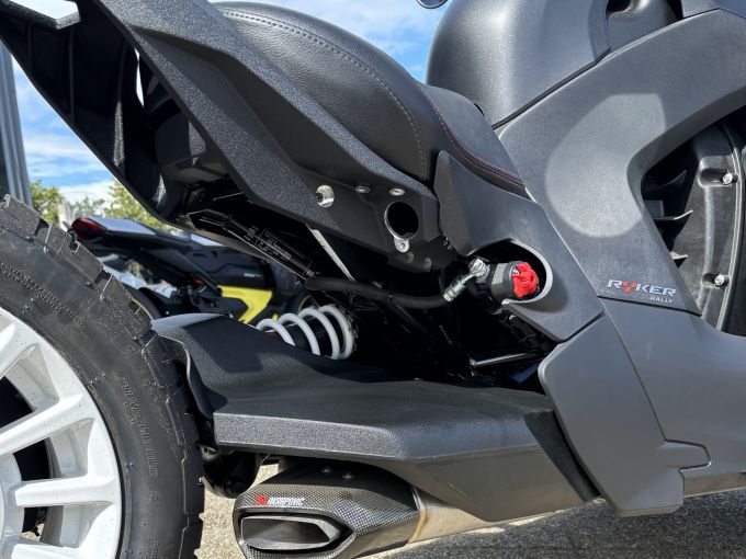 CAN-AM SPYDER 4
