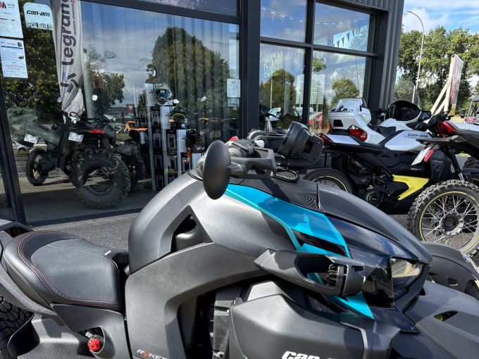 CAN-AM SPYDER 4