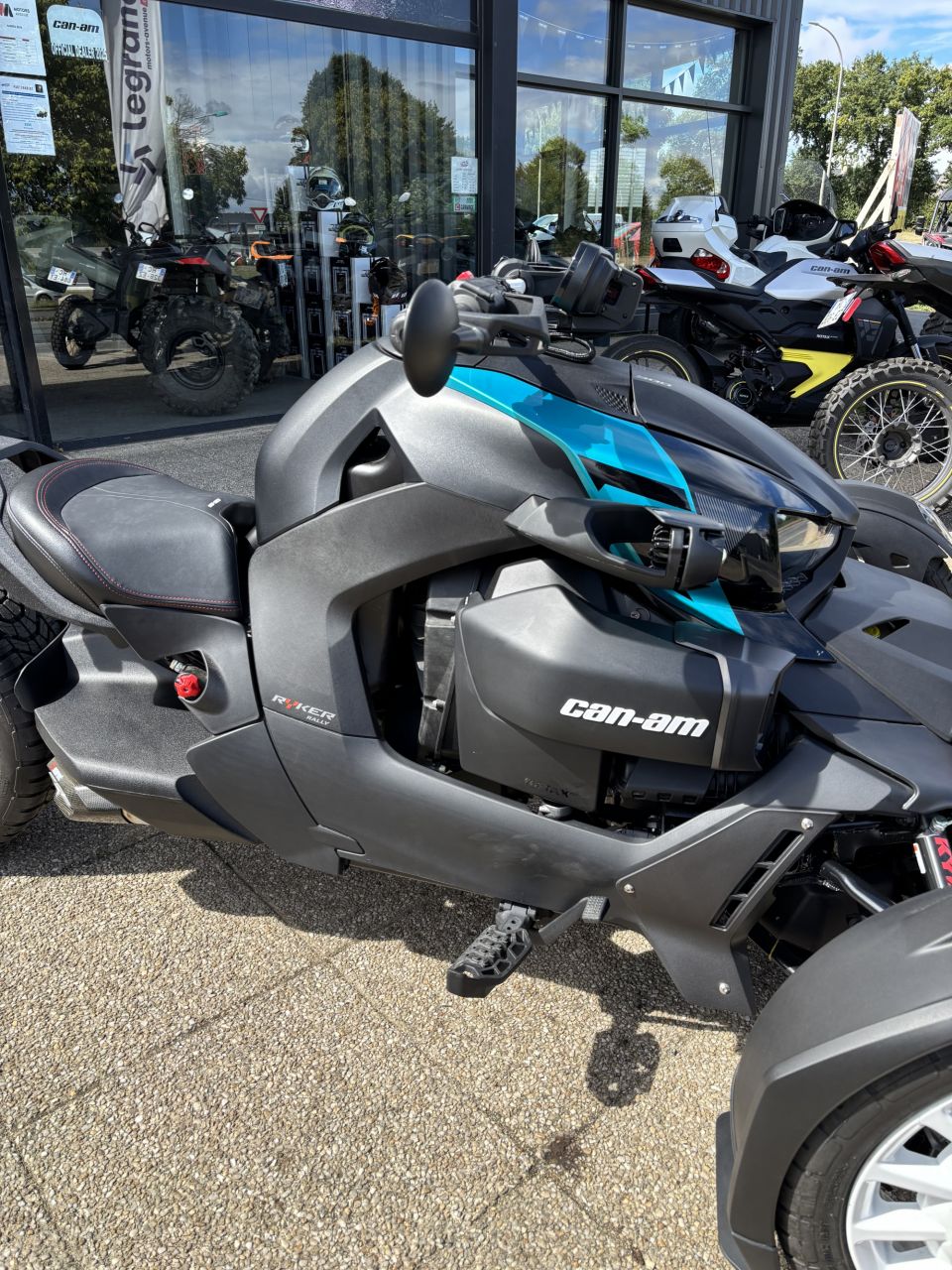 CAN-AM SPYDER 4