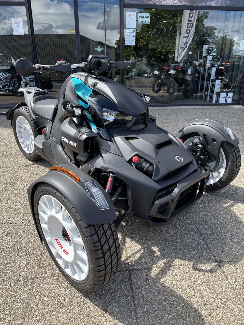 CAN-AM SPYDER 4