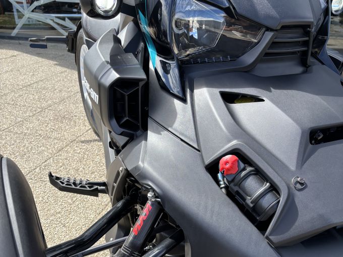 CAN-AM SPYDER 4