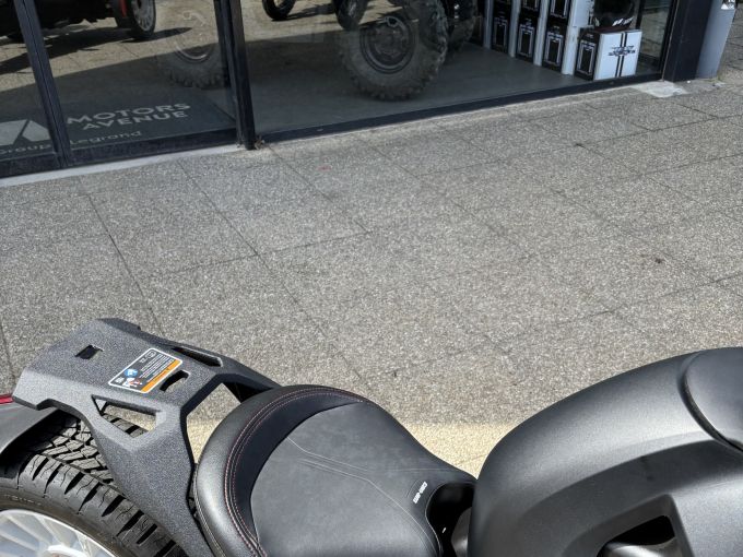 CAN-AM SPYDER 4