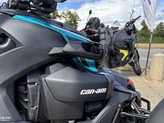 CAN-AM SPYDER 4