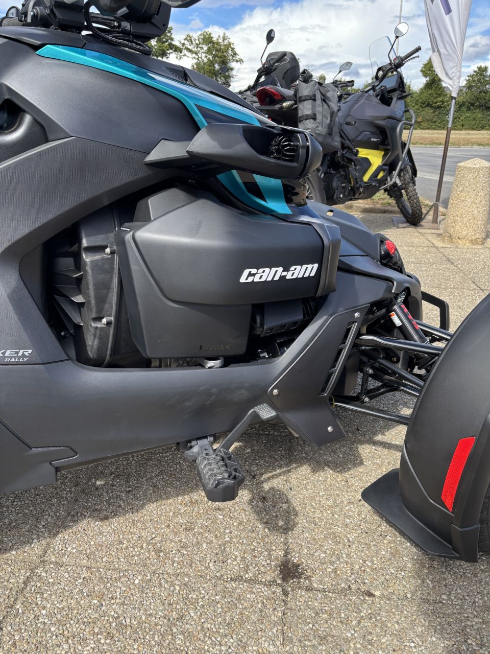 CAN-AM SPYDER 4