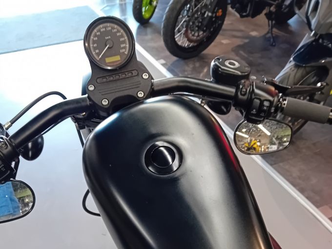 HARLEY-DAVIDSON SPORTSTER 883 4