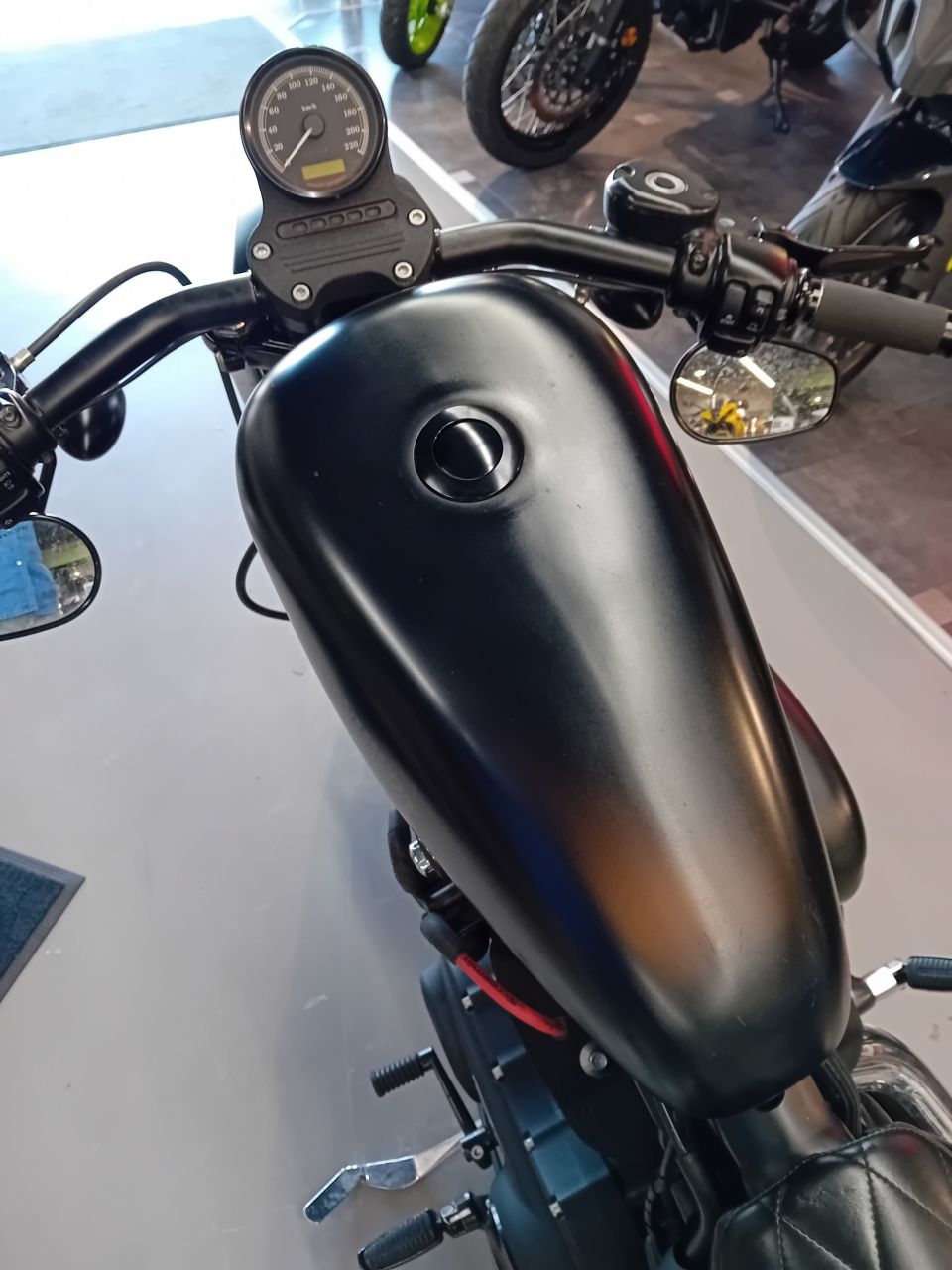 HARLEY-DAVIDSON SPORTSTER 883 4