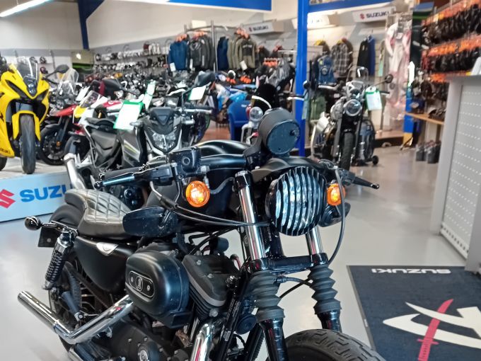 HARLEY-DAVIDSON SPORTSTER 883 4