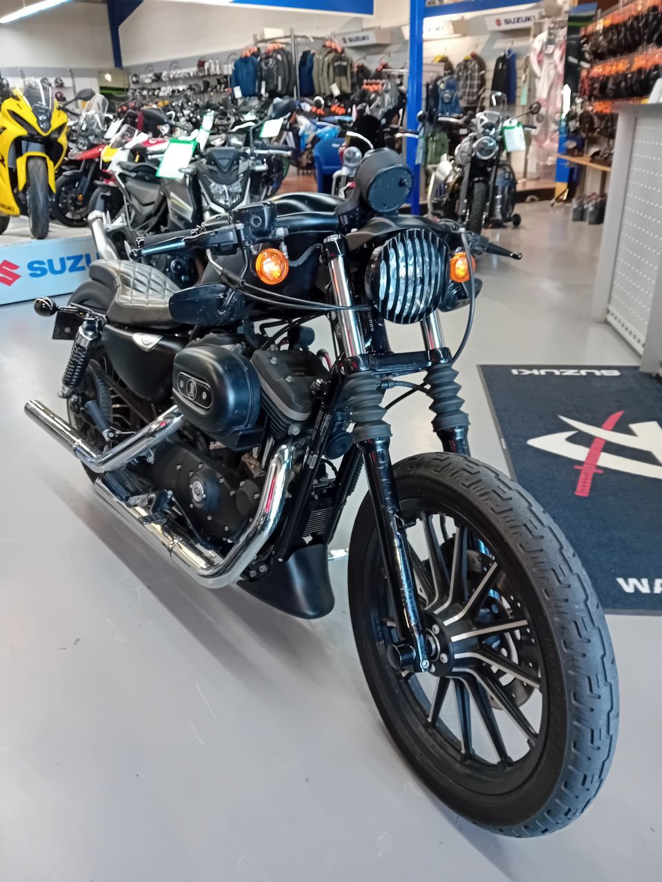 HARLEY-DAVIDSON SPORTSTER 883 4