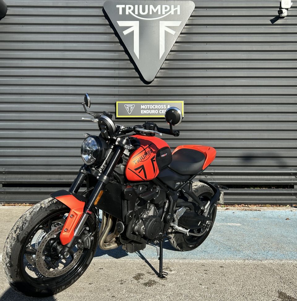 TRIUMPH TRIDENT 660 4