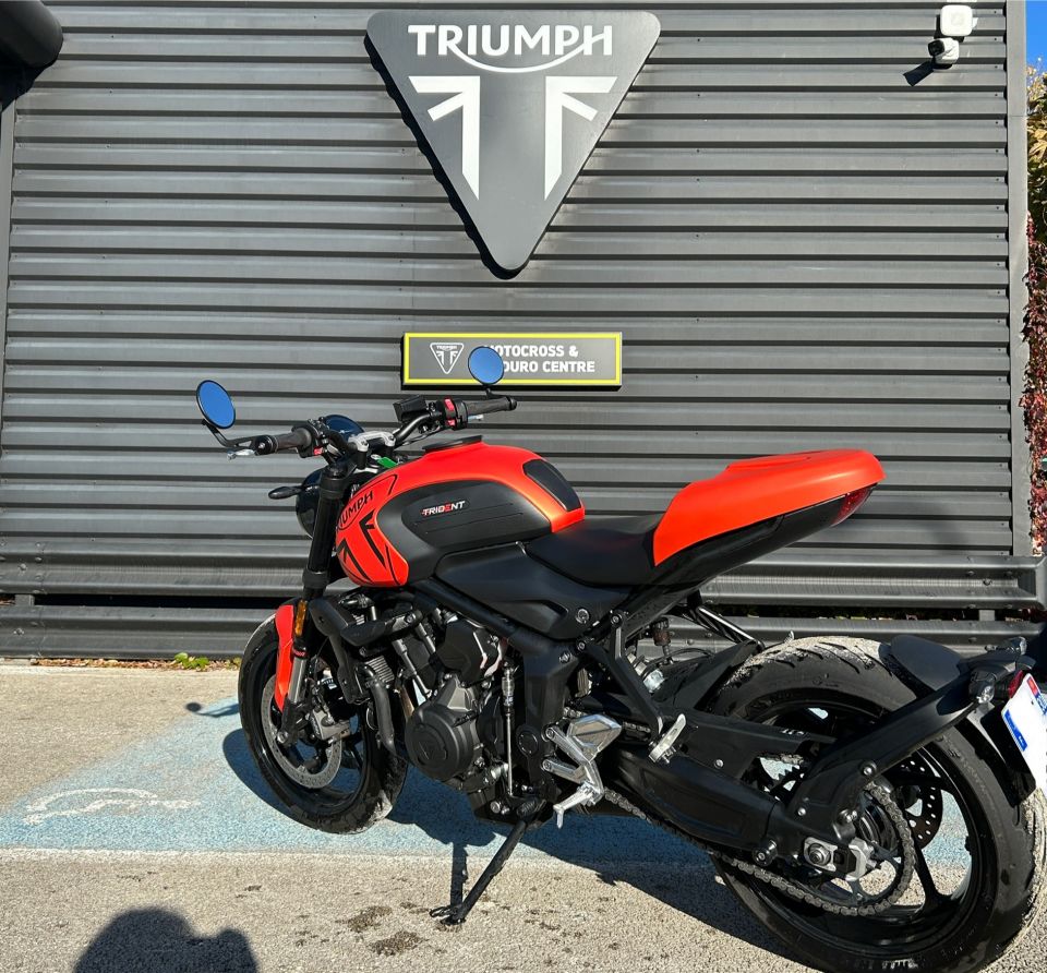 TRIUMPH TRIDENT 660 4