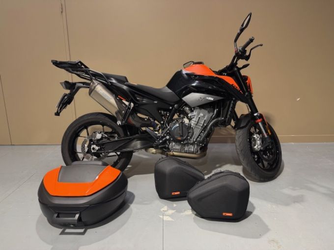 KTM 890 DUKE 4