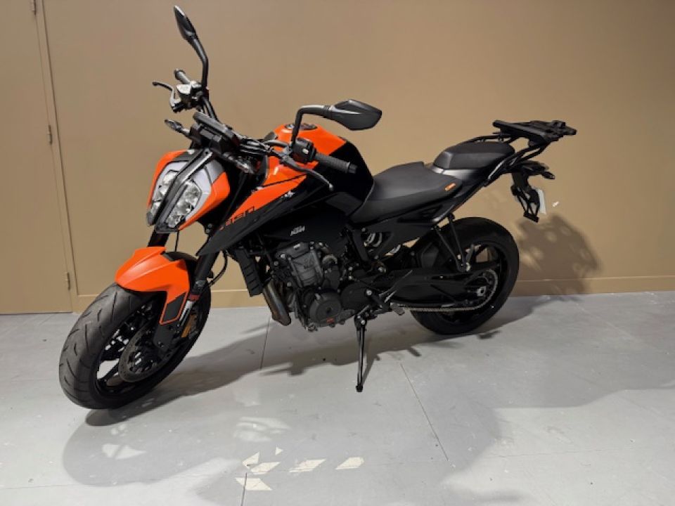 KTM 890 DUKE 4