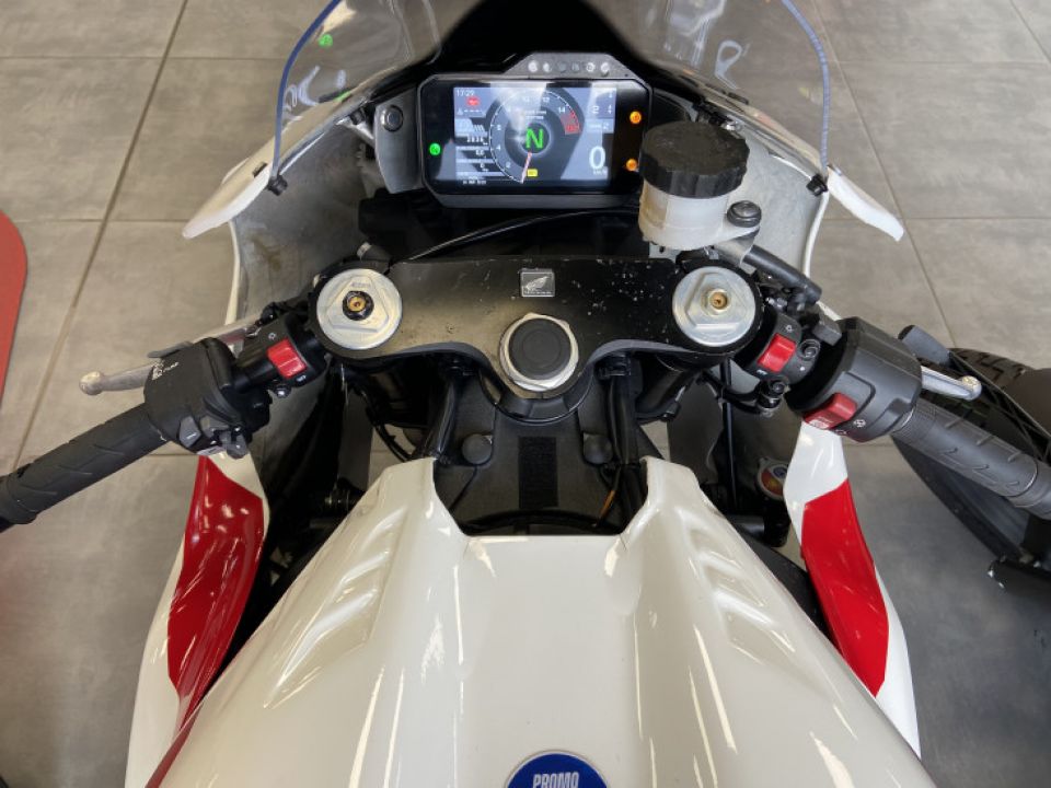 HONDA CBR 1000 FIREBLADE 4