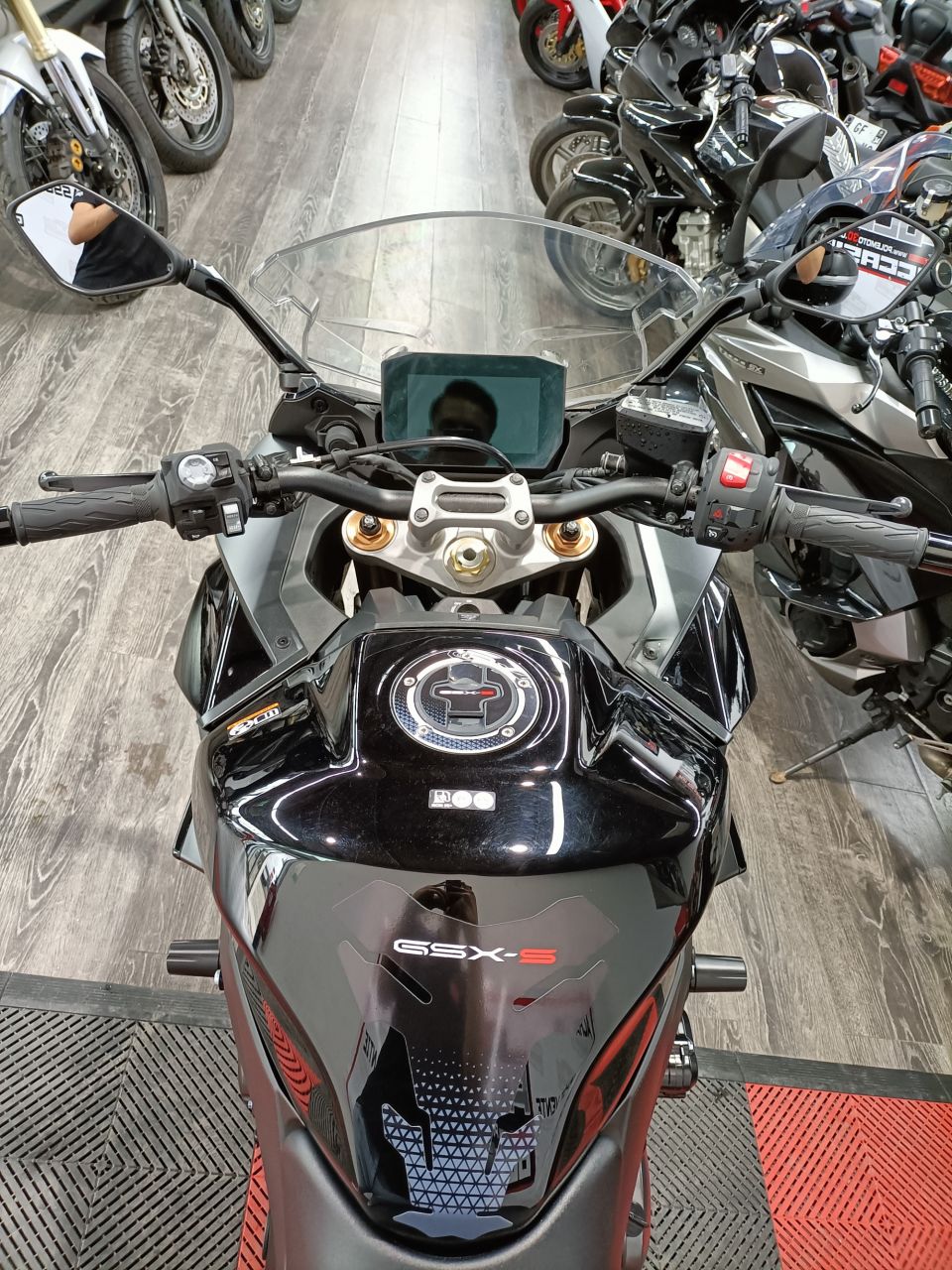 SUZUKI GSX-S 1000 GT 4