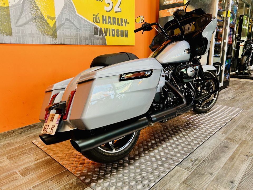 HARLEY-DAVIDSON TOURING ROAD GLIDE 1923 4