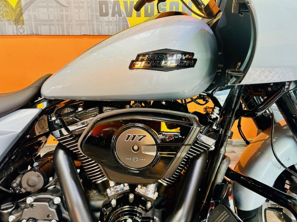 HARLEY-DAVIDSON TOURING ROAD GLIDE 1923 4