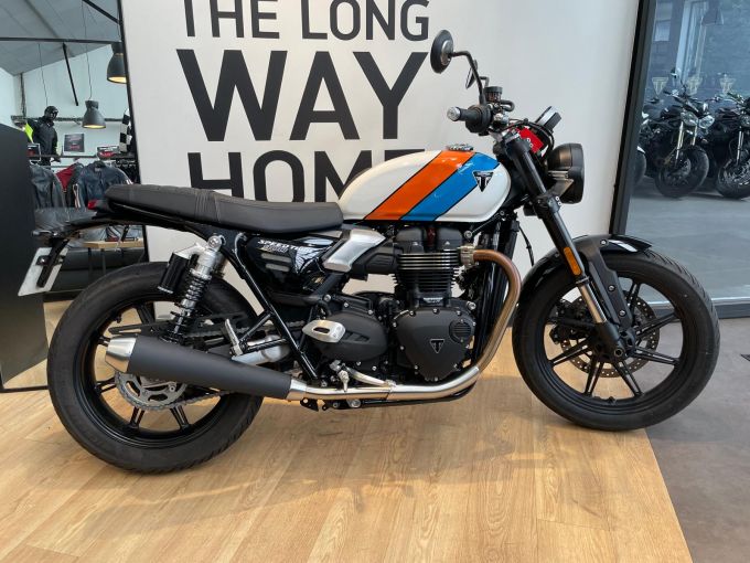 TRIUMPH SPEED TWIN 900 4