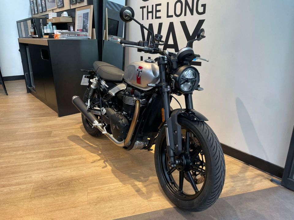 TRIUMPH SPEED TWIN 900 4