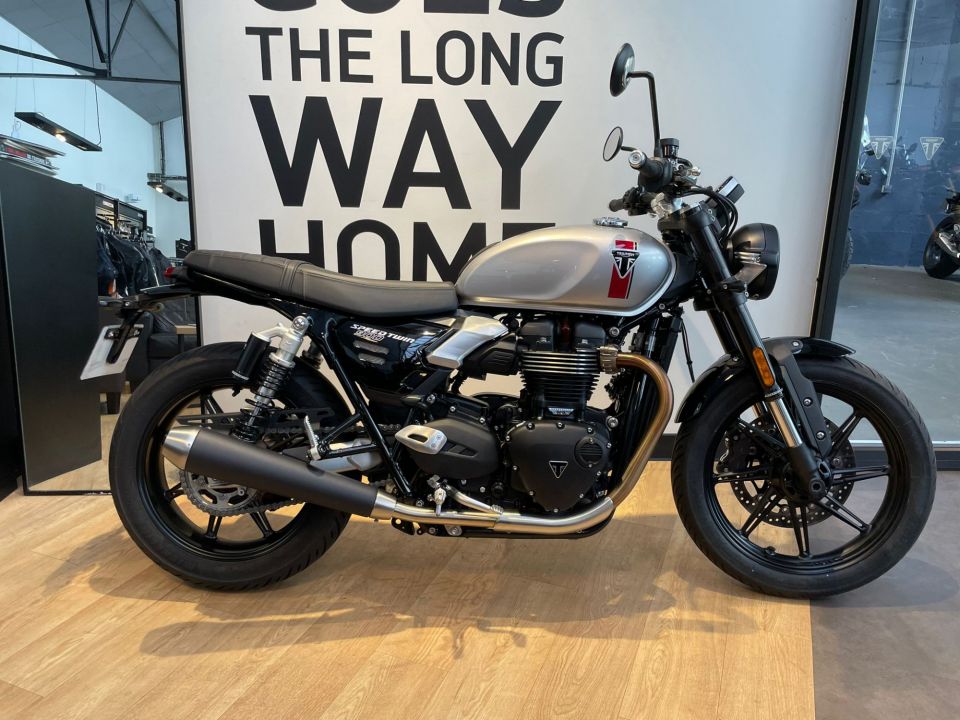 TRIUMPH SPEED TWIN 900 4