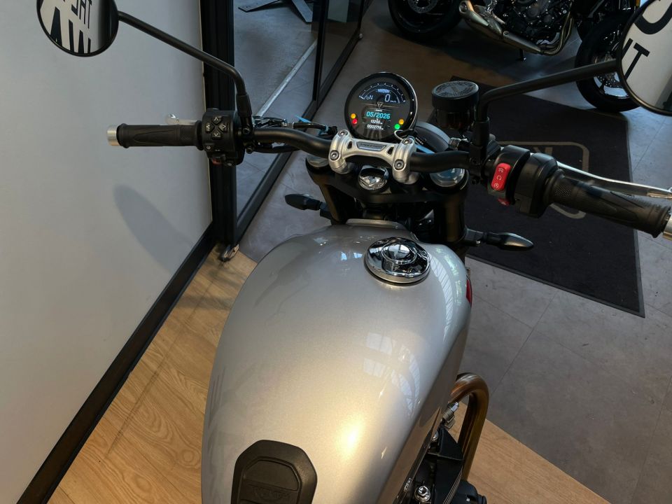 TRIUMPH SPEED TWIN 900 4