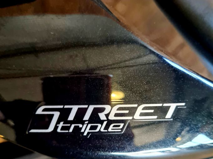 TRIUMPH STREET TRIPLE 765 S  4