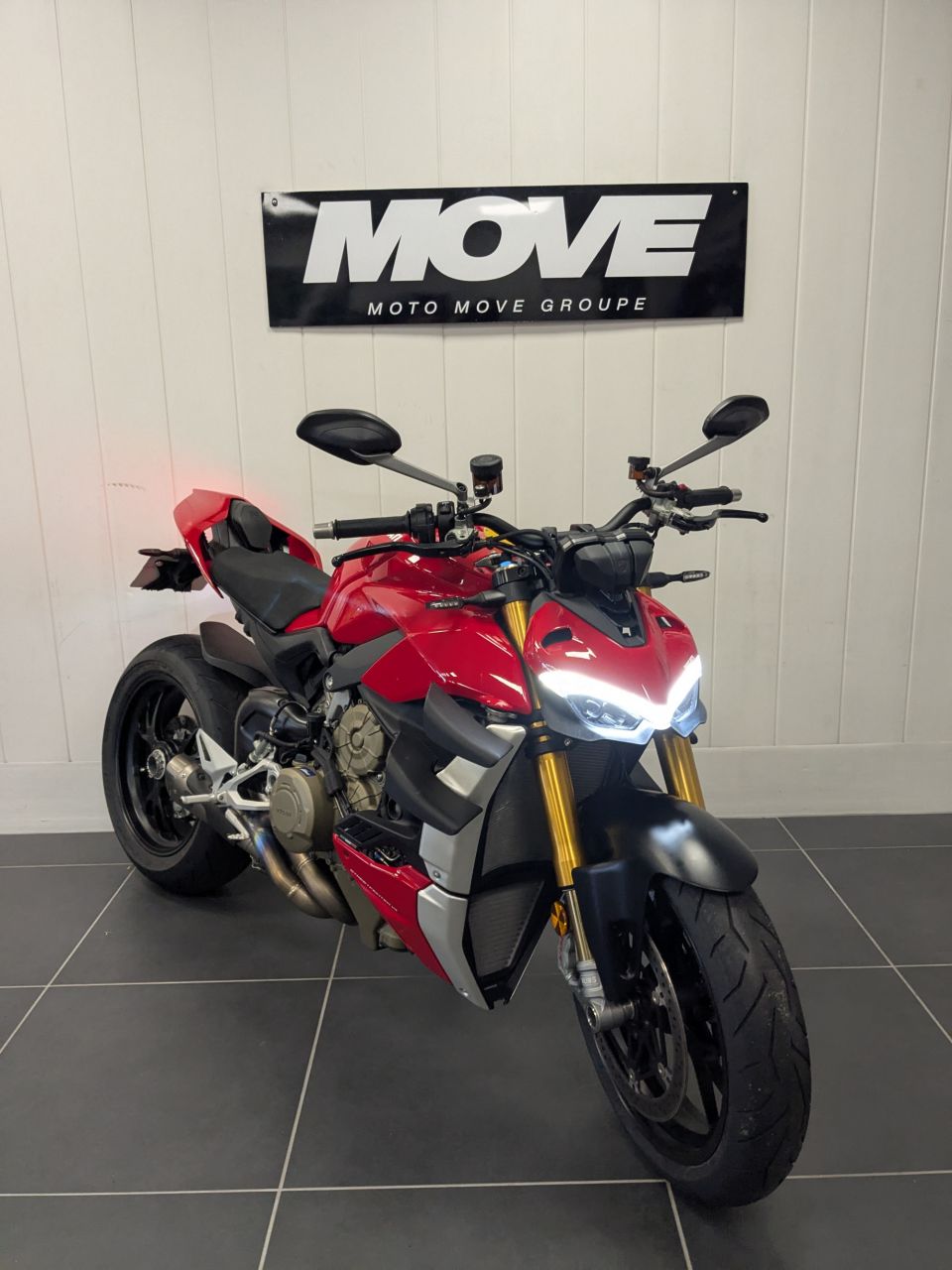 DUCATI STREETFIGHTER V4S 4