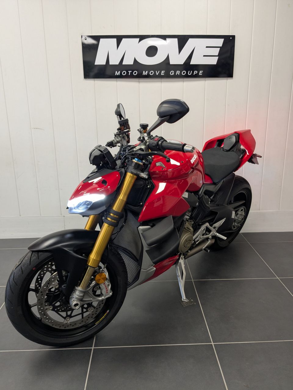 DUCATI STREETFIGHTER V4S 4