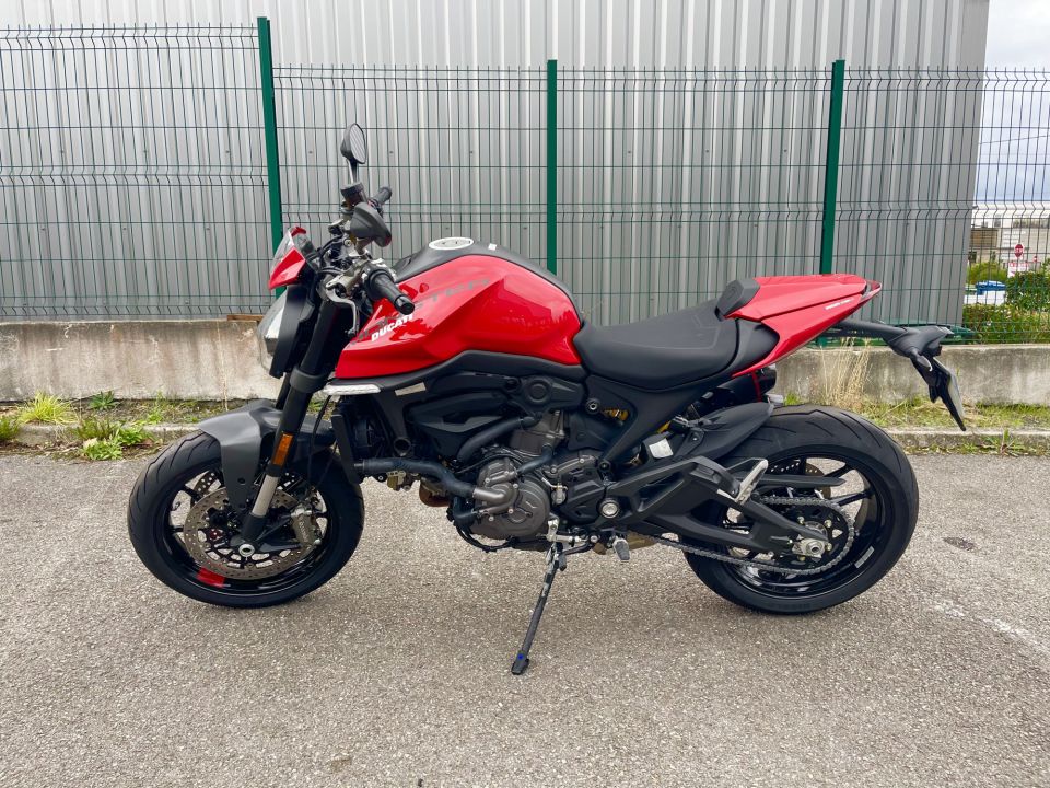 DUCATI MONSTER 821 4