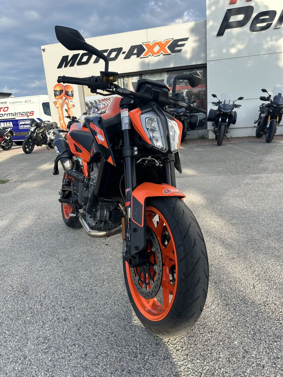 KTM 890 DUKE GP 4