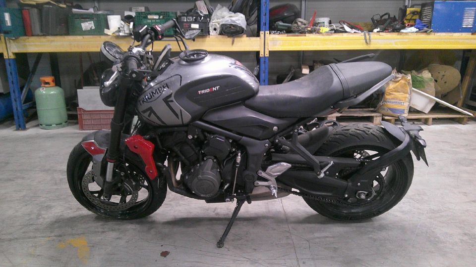 TRIUMPH TRIDENT 660 4