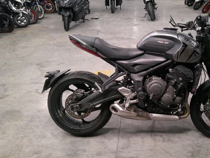 TRIUMPH TRIDENT 660 4