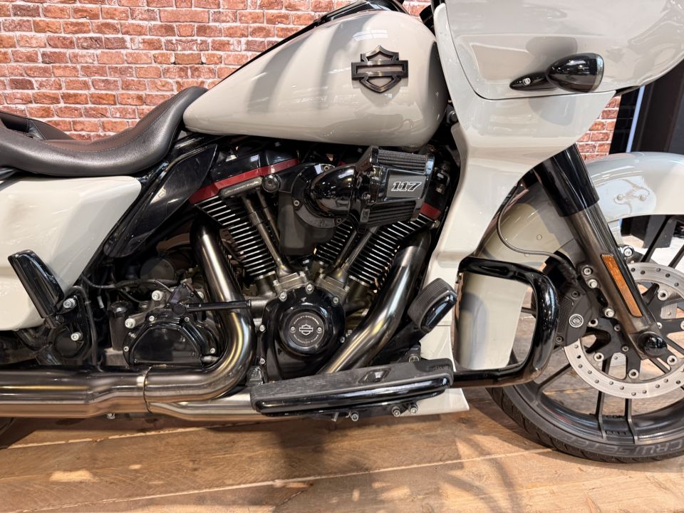 HARLEY-DAVIDSON TOURING ROAD GLIDE 1923 CVO 4