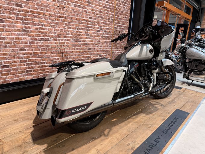 HARLEY-DAVIDSON TOURING ROAD GLIDE 1923 CVO 4