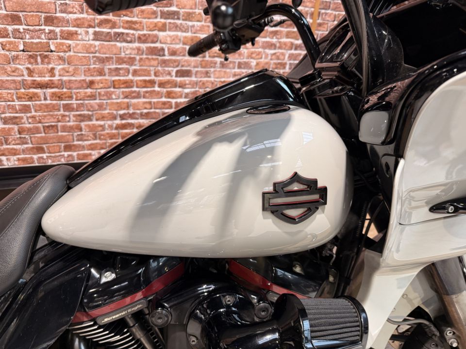 HARLEY-DAVIDSON TOURING ROAD GLIDE 1923 CVO 4