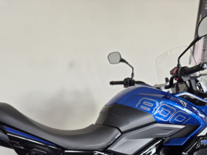 TRIUMPH TIGER 800 SPORT 4