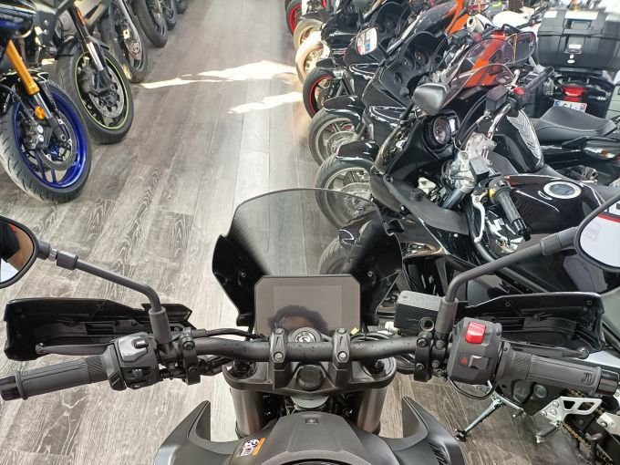 SUZUKI GSX-8S 4