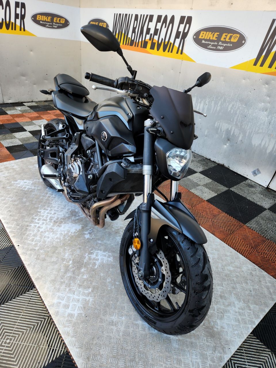 YAMAHA MT-07 4