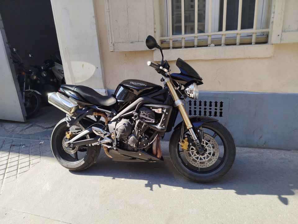 TRIUMPH STREET TRIPLE 675 4