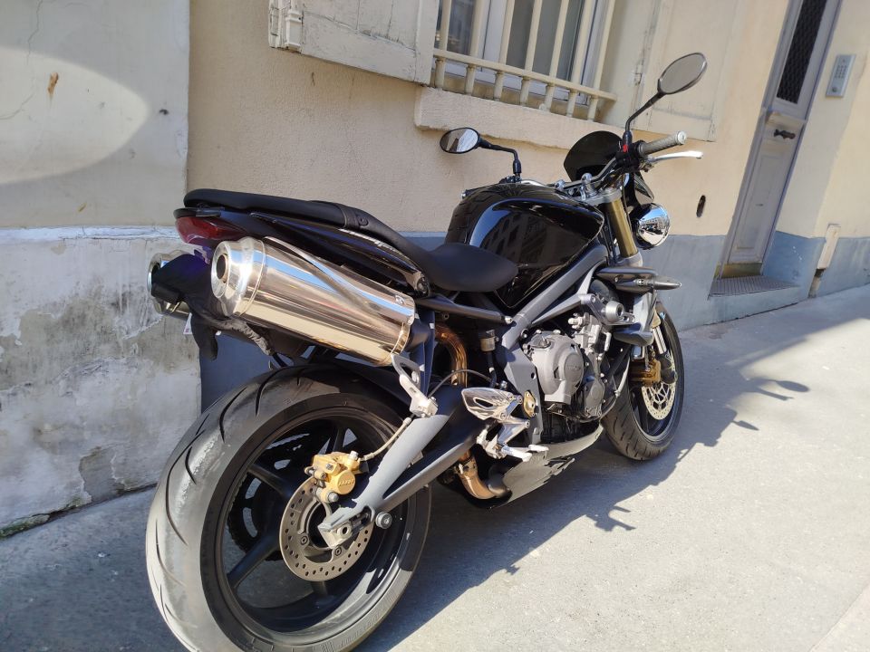 TRIUMPH STREET TRIPLE 675 4
