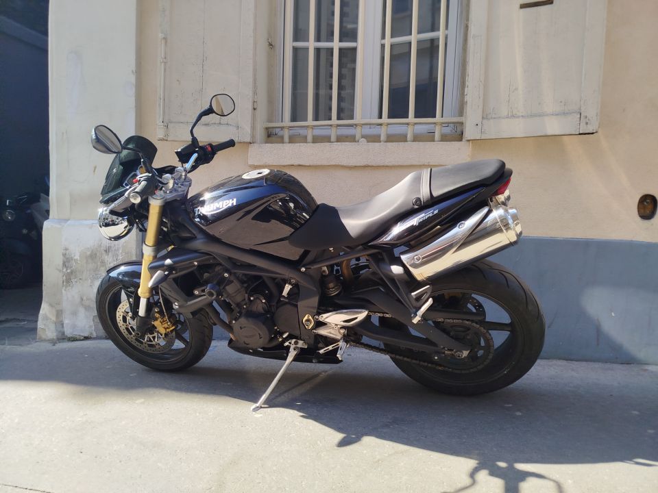 TRIUMPH STREET TRIPLE 675 4
