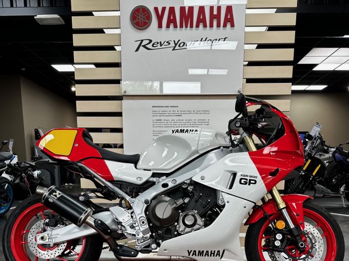 YAMAHA XSR 900 GP 4