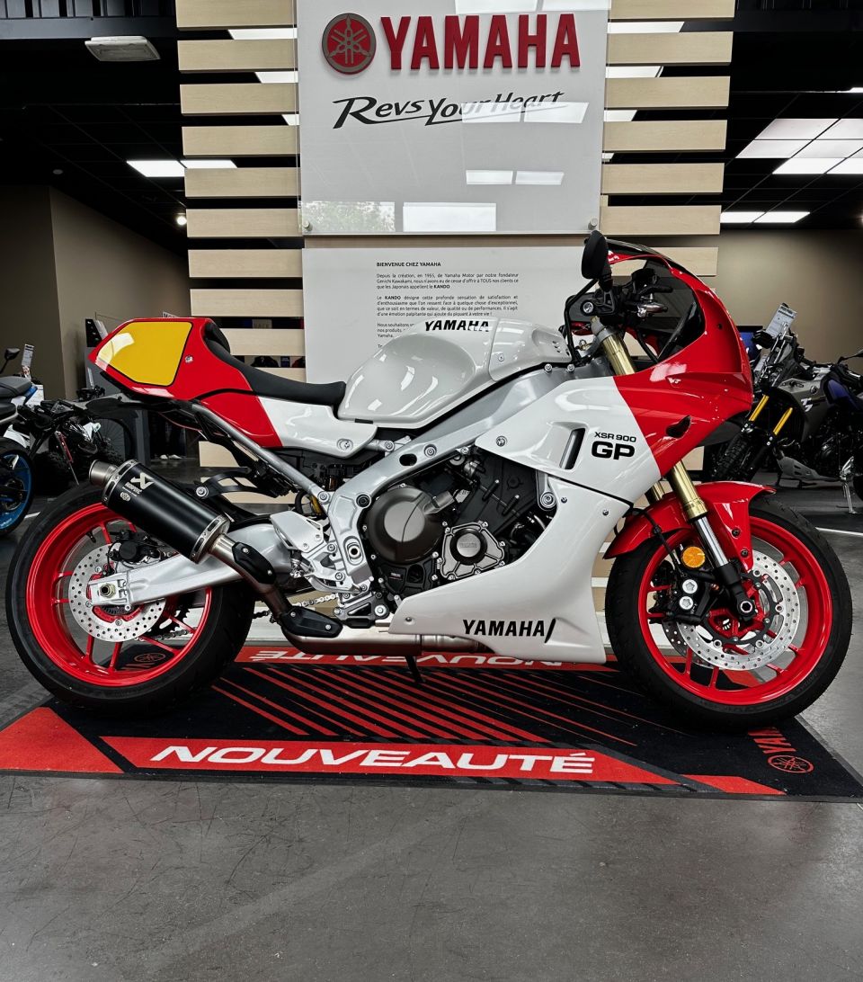 YAMAHA XSR 900 GP 4