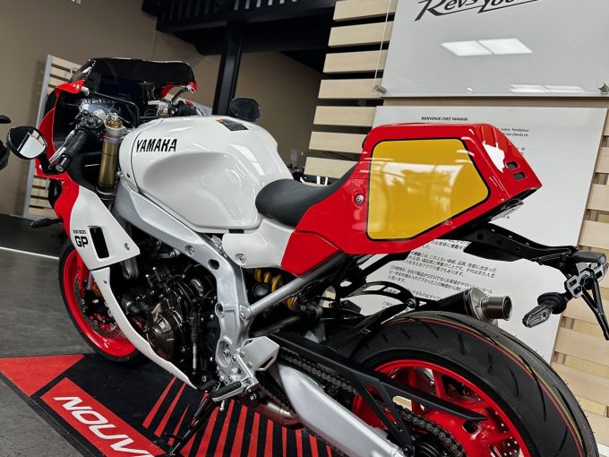 YAMAHA XSR 900 GP 4