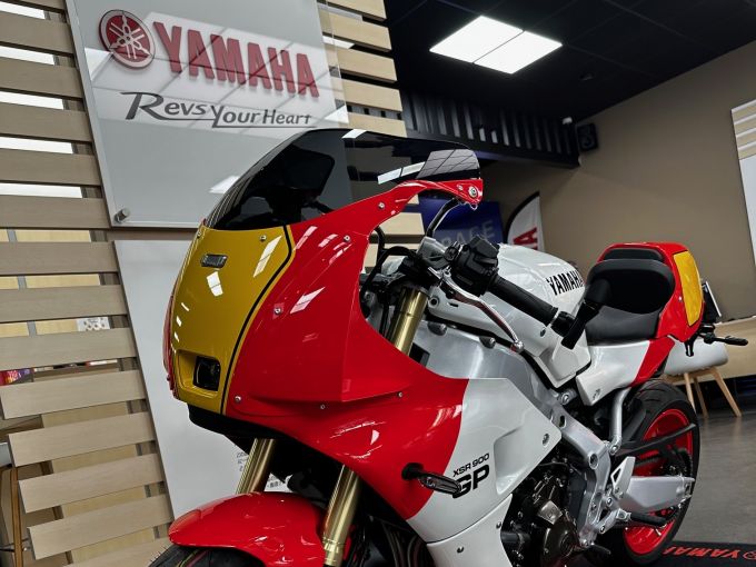 YAMAHA XSR 900 GP 4
